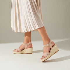 Round-toe Wedge Sandals (Sally Pro)